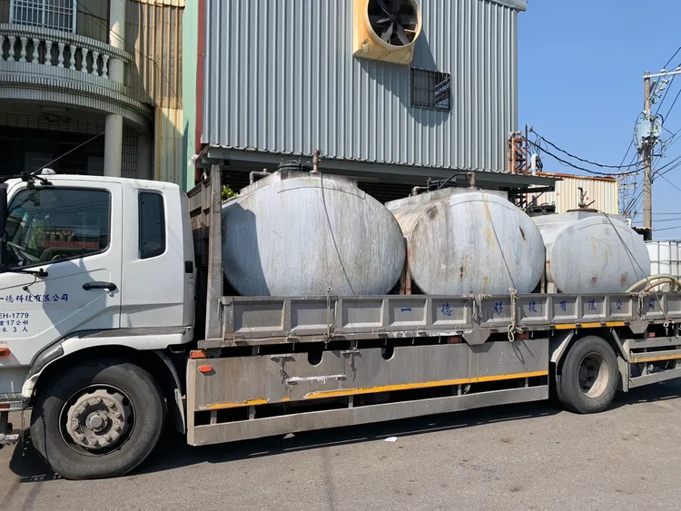 台南安定電鍍廠傳工安意外，11人嗆傷送醫，1人無生命跡象。讀者提供