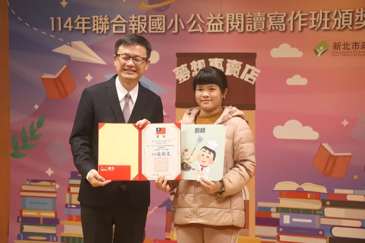 林口國小曾楷恬走進賣想專賣店想變身廚師，煮出美味料理犒賞家人外，也要幫助弱勢家庭擺脫飢餓。教育局提供