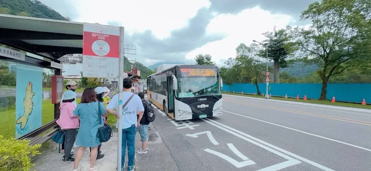 業者認為，花蓮遊客回流人數相較地震前還恢復不到一半。圖為台灣好行縱谷花蓮線，觀光署提供