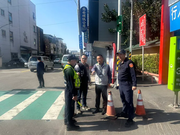 桃園分局協同桃園殯葬管理所周邊路段會勘。警方提供