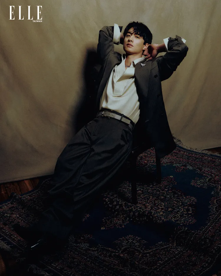 劉俊謙拍攝《ELLE》封面。《ELLE》國際中文版提供