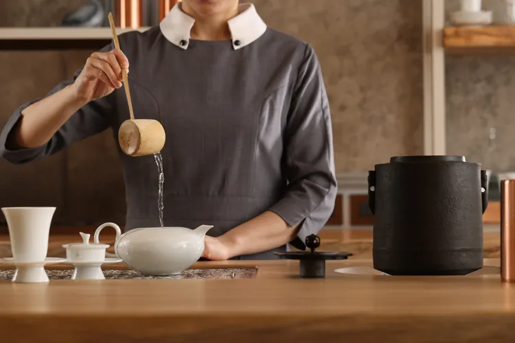 「le beaujour 芃卓」讓料理與匠心工藝得以完美呈現，同時側邊設置茶席，將茶文化與待客之道巧妙融合於空間之中。業者提供