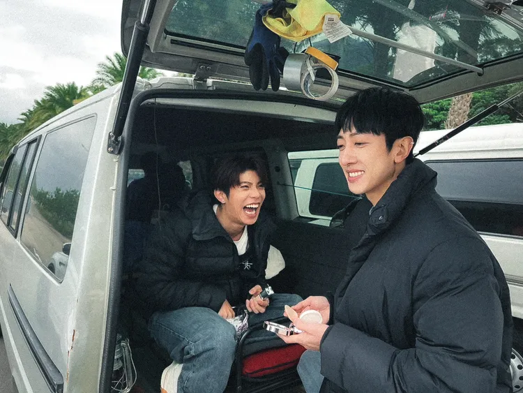 陳峻廷（左）和張哲偉感情好，拍攝現場常鬥嘴。浩瀚宇宙無限工作是提供