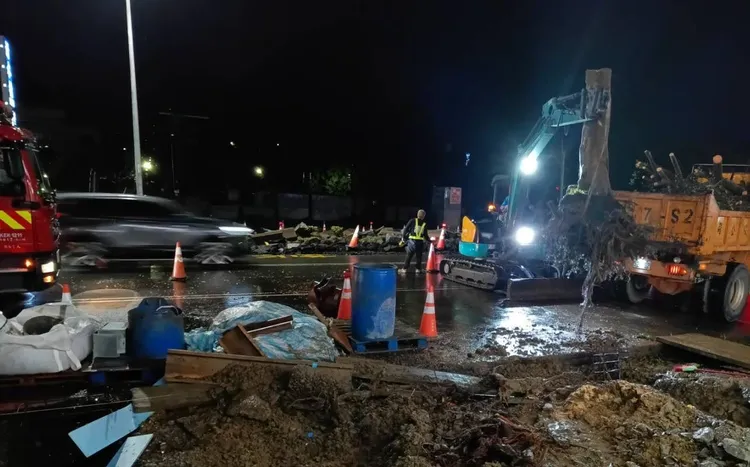 竹市府跨局處迅速應變恢復交通。新竹市府提供