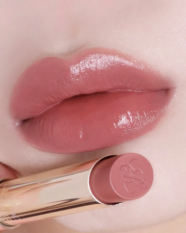 舒淇御用主打色#378裸琥珀。品牌提供