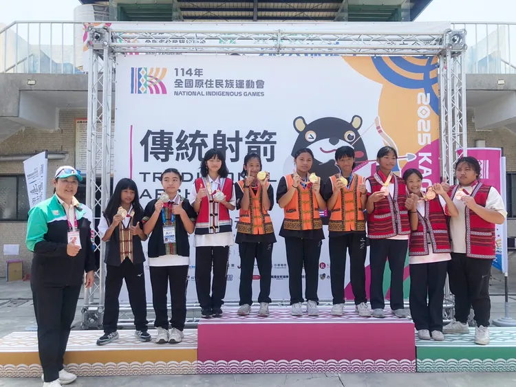 高雄市代表隊於傳統射箭少年女子組團體對抗賽奪冠。翻攝畫面