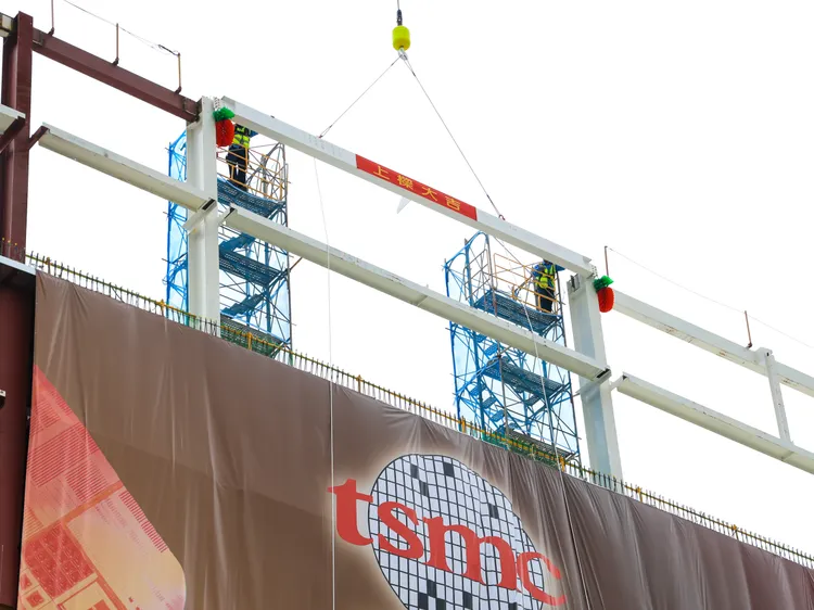 台積電2奈米高雄廠31日舉行擴產暨上樑儀式。市府提供