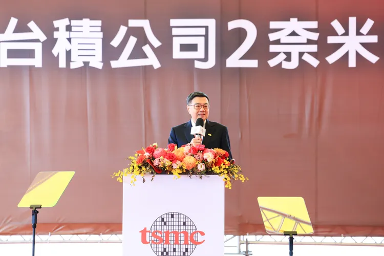 卓榮泰院長致詞時表示，台積電帶領人類在科技領域上持續攀上一座座的巔峰。市府提供