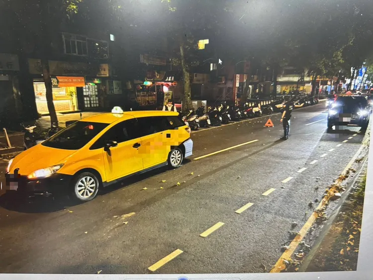 現場共4車連撞。警方提供