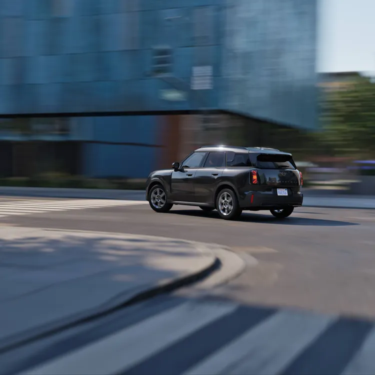 使用直流快充可於30分鐘內將電量從10%充至80%，讓充電迅速便利。原廠照片