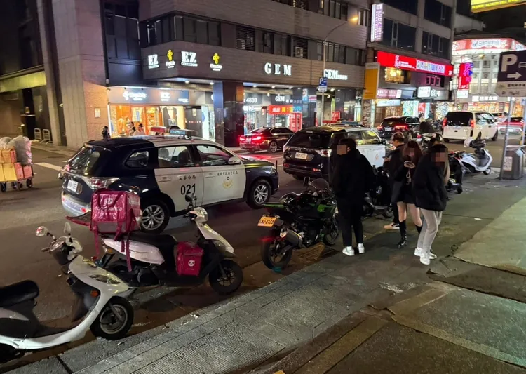 警方獲報到場。翻攝自爆料公社