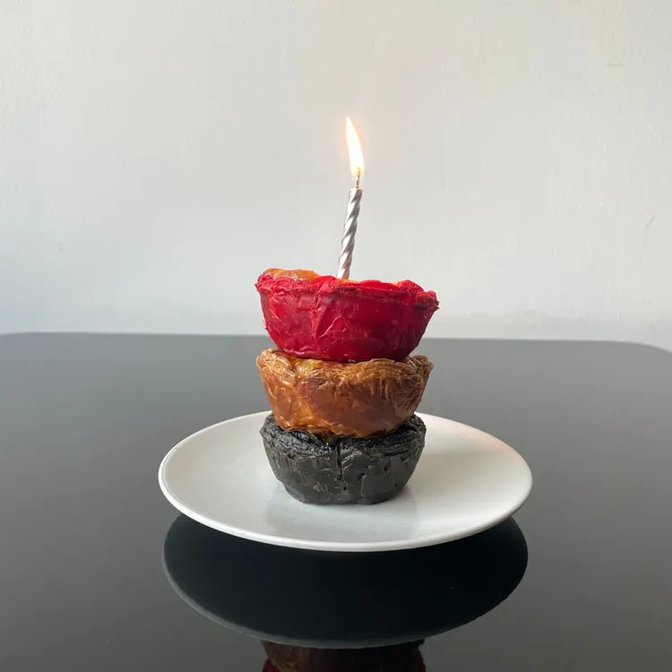 「可頌塔」共有三種口味由上至下分別是覆盆子可頌塔、香草奶油可頌塔以及黑松露可頌塔。業者提供