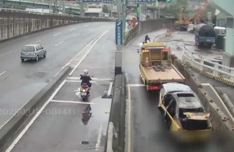 拖吊車到場處理。警方提供