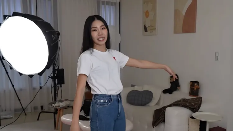 家寧租屋處就是道歉影片拍攝地點。翻攝自秘月期POPOO YouTube