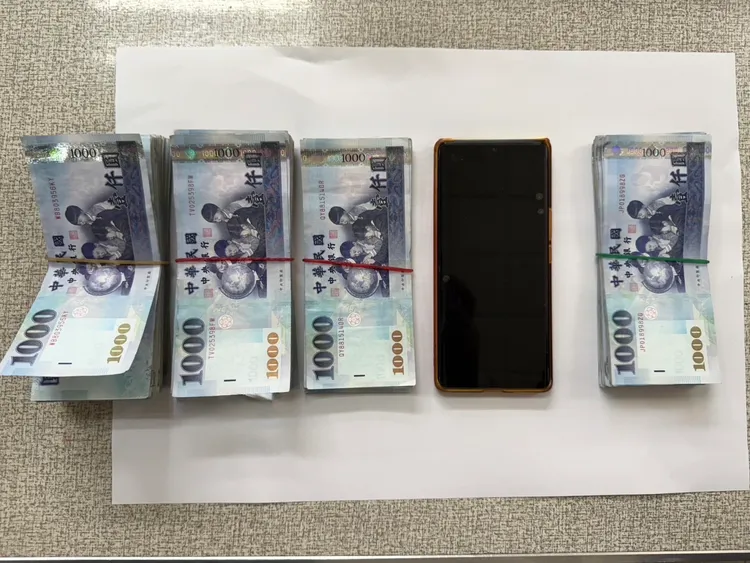 戰地醫師寄現金保險箱，要婦人付解封費，警方埋伏逮車手。翻攝畫面