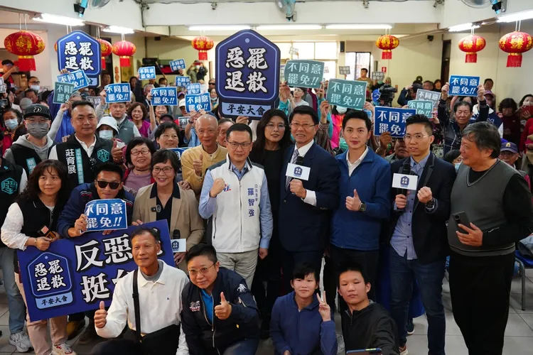 前立委蔡壁如、國民黨立委廖偉翔、謝龍介等人現身台中反惡罷宣講活動。廖偉翔辦公室提供