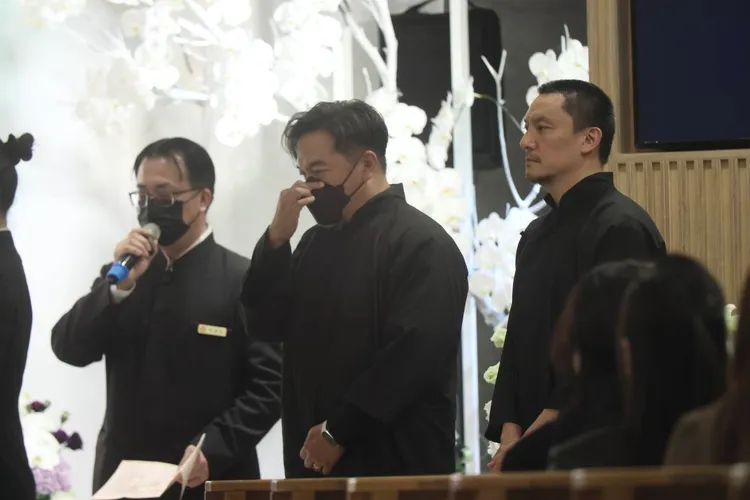 張翰頻拭淚。彭欣慰攝影