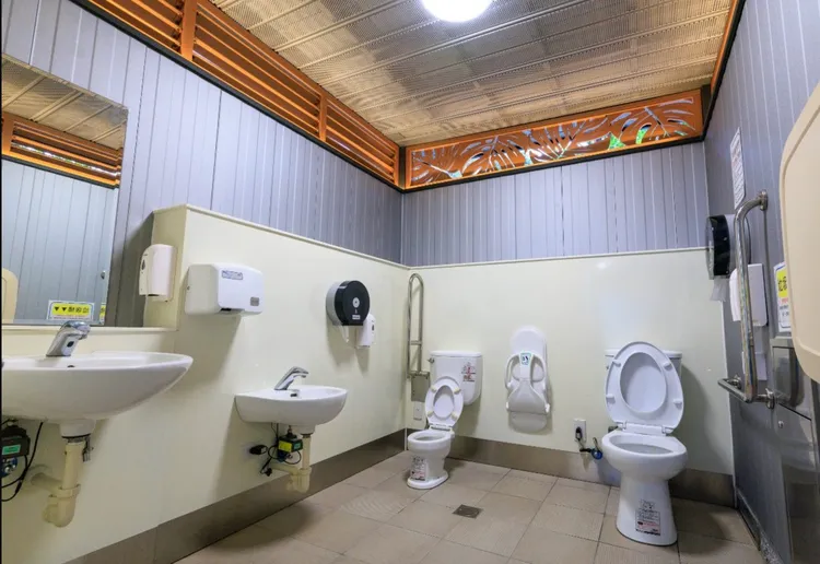 景觀廁所內部設計。北市工務局提供