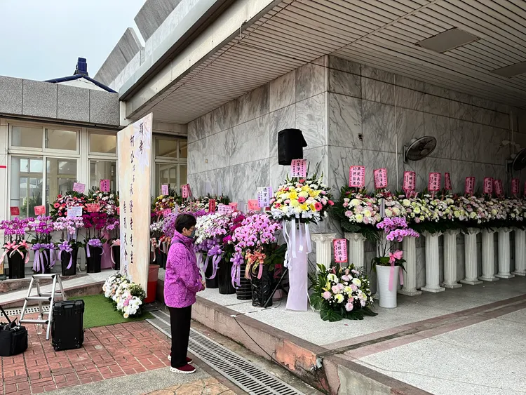 柯爸告別式現場有民眾到場悼念。莊宗達攝