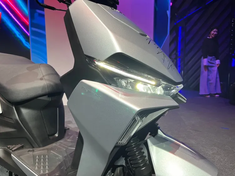 MiG 9採用極具侵略感的扁平化數位排列大燈。周奕豪攝