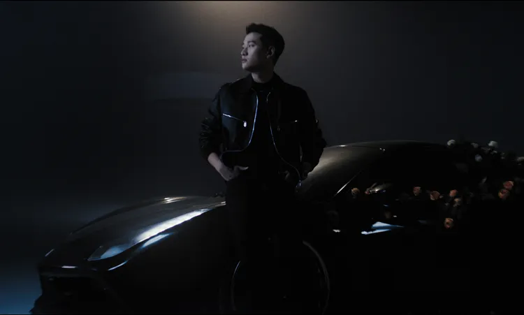 周興哲在新歌MV中帥出天花板。圖／星空飛騰提供