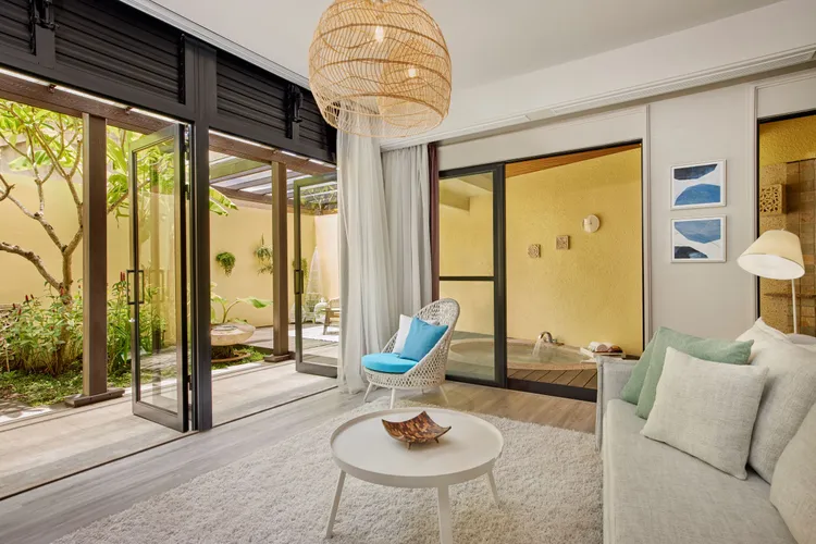 全館僅四間的豪華花園套房，有大片落地窗以及一房一廳開闊的空間規劃，享有隱密不被打擾的寧靜，專心享受高品質的相伴時光。業者提供