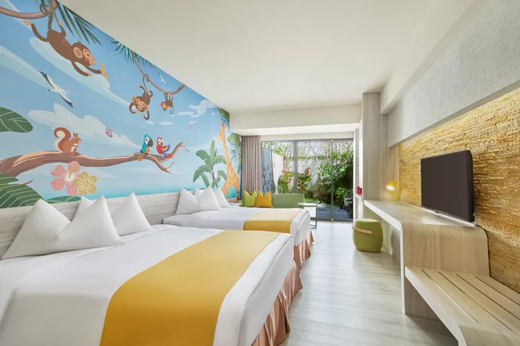 花園客房以明亮活潑的色彩和童趣的動物壁畫為主題，房內更有專屬的花園和Jacuzzi按摩浴池，為飼主及毛孩打造了充滿歡樂的住宿空間。業者提供