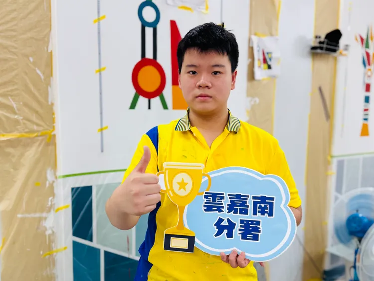 陳泰旭的媽媽曾是「美容美髮」國手，他向母親看齊，早早投入技職領域。分署提供