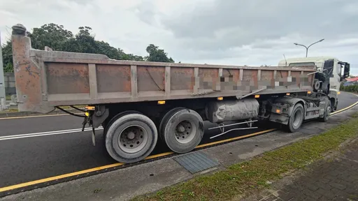 花蓮曳引車擦撞機車 女騎士送醫不治