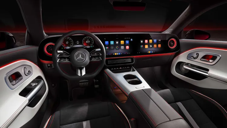 Mercedes-Benz 自主開發的全新 MB.OS 系統首度亮相。原廠照片