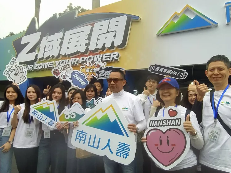 南山人壽今年開出500名內勤職缺，今(8)日前進台大校園徵才博覽會向Z世代菁英廣發英雄帖。許麗珍攝