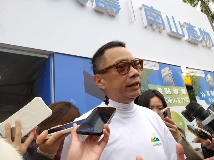 南山人壽今年開出500名內勤職缺，今(8)日前進台大校園徵才博覽會向Z世代菁英廣發英雄帖，南山人壽總經理范文偉今受訪。許麗珍攝