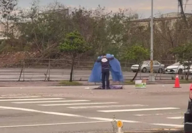 雖然附近就是童綜合醫院，但婦人不幸頭顱破裂當場死亡。翻攝照片