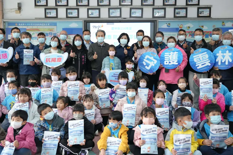 雲縣府採購口罩將分上下學期發放，學生與教職員每人約拿到40片。雲縣府提供