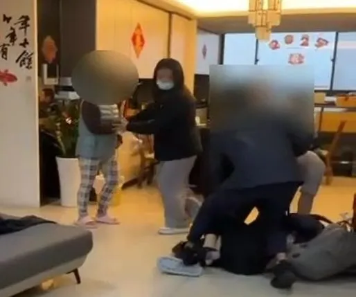 受騙婦人阻警察逮捕車手。桃園警分局提供