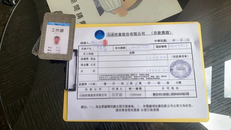 警方查扣假證件。桃園警分局提供