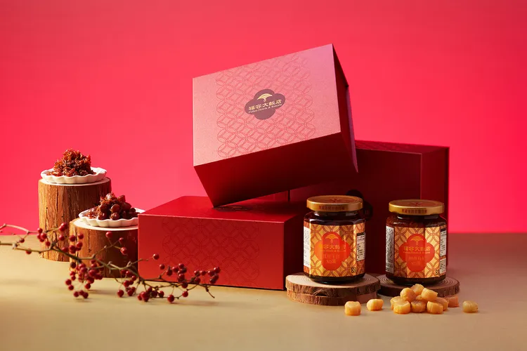福容特選XO醬禮盒，主廚獨門私房配方瑤柱干貝XO醬、魩魚海鮮XO醬，五星頂級海陸食材。業者提供