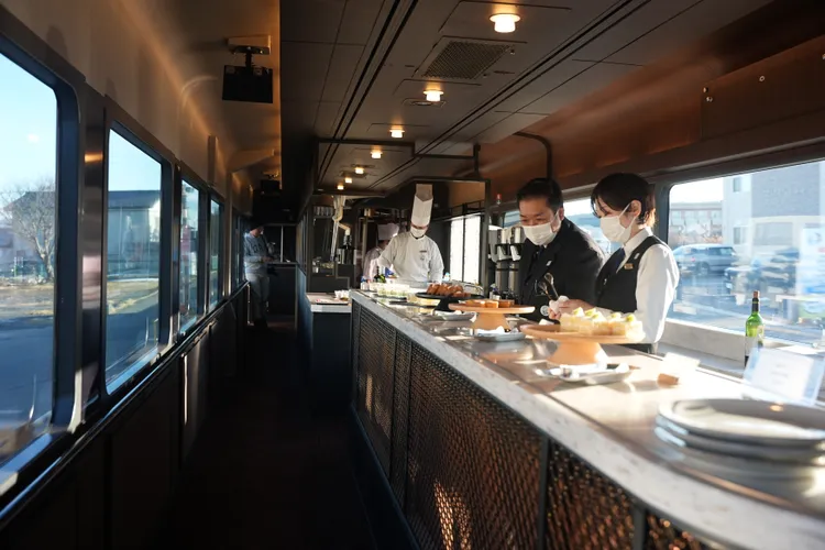 不僅是車廂設計獨具風情，美食更是東北EMOTION號一大亮點。S.H.攝