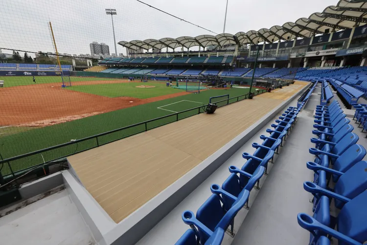 擴建內野環形舞臺。體育局提供