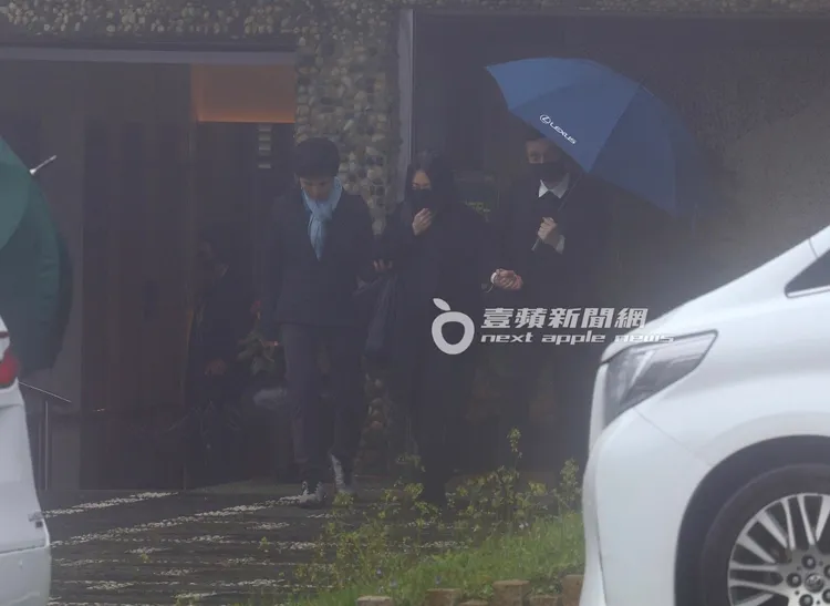 小S瘦了，安葬完姐姐後神情落寞。特勤中心攝