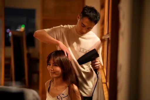 杨祐宁住女生宿舍求生欲超强 奉劝男性坐著尿尿!