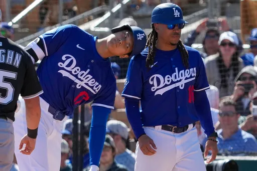 糗!大谷翔平上一壘想和教練碰頭卻「碰了個寂寞」 他賽後急道歉