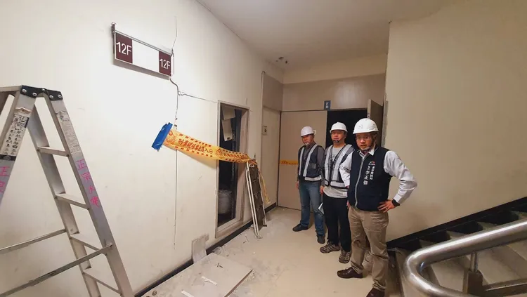 中市府、警消都派員在現場待命、維持秩序。中市府提供