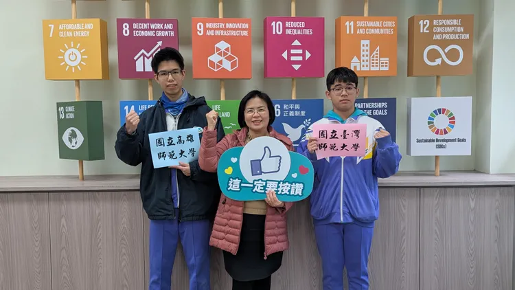 金山高中新住民學子單親學子努力向上(左黃文晟，右簡家浩)。校方提供