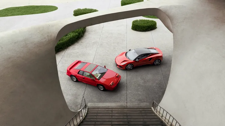 Lotus Emira Turbo SE的命名也象徵著品牌傳承。「Turbo」代表2.0渦輪增壓動力核心，向1980年首次搭載渦輪增壓引擎的Turbo Esprit致敬。原廠照片