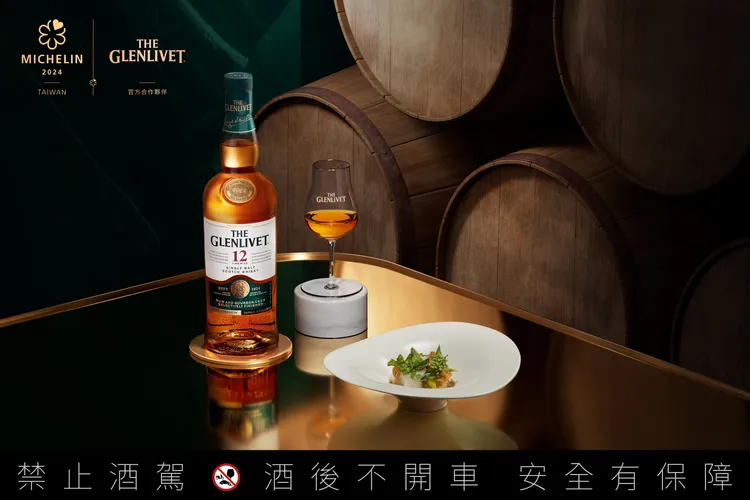 格蘭利威12年首席三桶原酒限定版與嫩煎干貝。業者提供