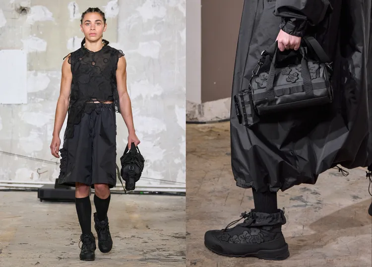 聯名藉由小花刺繡為暗黑設計帶來甜美風格。品牌提供