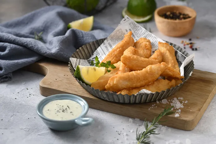 3/26至6/30期間到「西堤牛排」光復南店享用2客經典套餐，於Google地圖拍照上傳並打卡，就招待1份香酥英式炸魚。王品集團提供