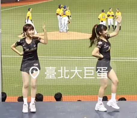 琳妲（右）今晚在大巨蛋應援。翻攝琳妲IG