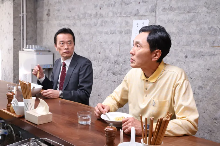 遠藤憲一（左）客串《電影版孤獨的美食家》劇中劇，松重豐爆料他在片場的趣事。翻攝官方X（推特）